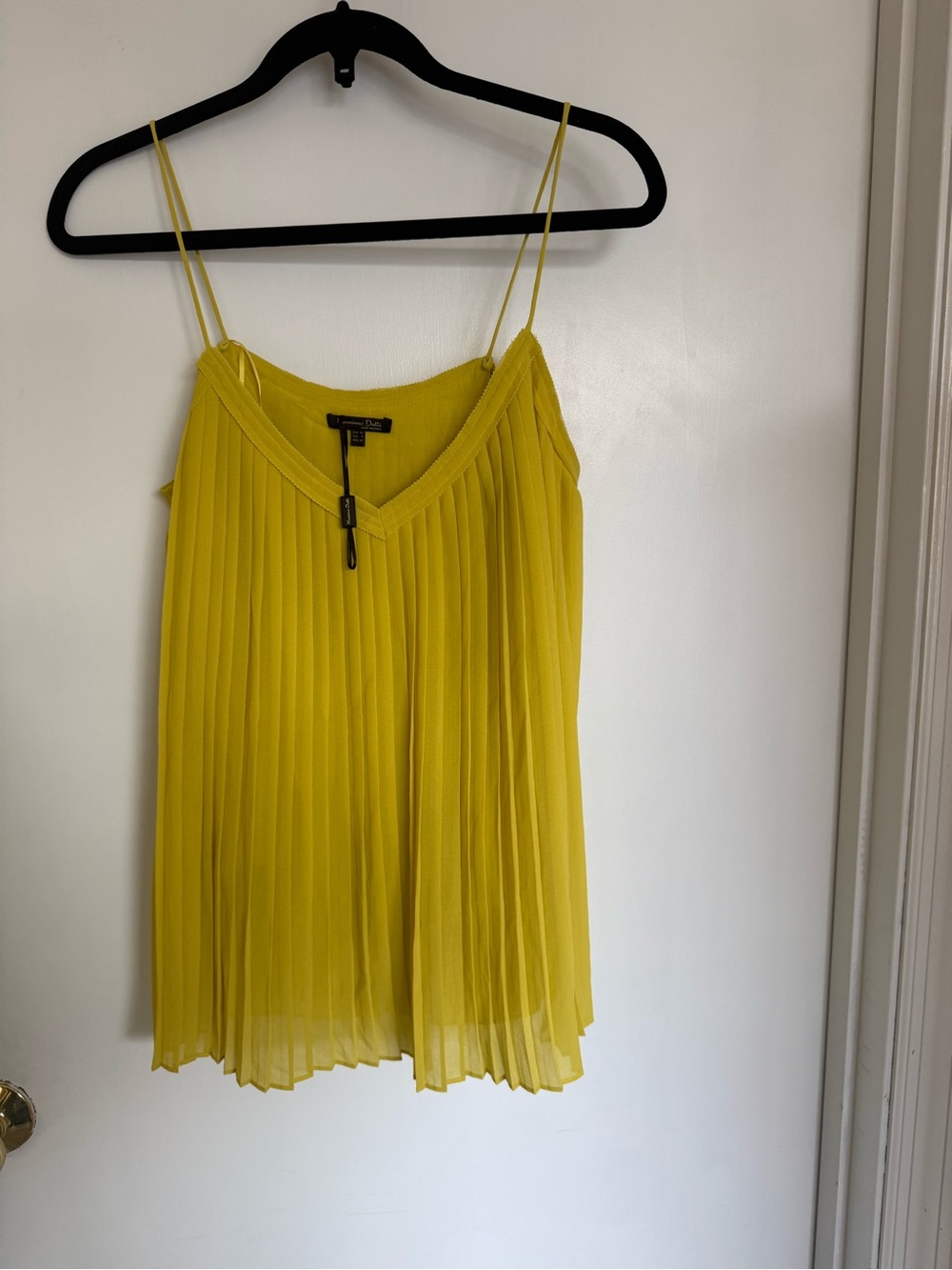 Massimo Dutti NWT chartreuse pleated tank top - US size 8